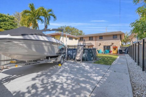 Townhouse in North Miami Beach, Florida 2 bedrooms, 148.64 sq.m. № 2040640 - photo 26