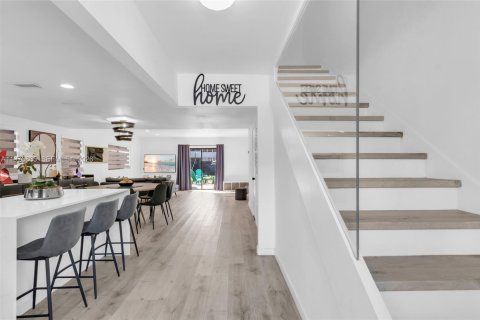 Townhouse in North Miami Beach, Florida 2 bedrooms, 148.64 sq.m. № 2040640 - photo 2