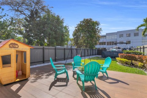 Townhouse in North Miami Beach, Florida 2 bedrooms, 148.64 sq.m. № 2040640 - photo 4