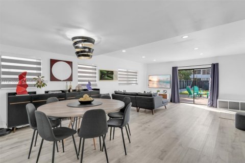 Townhouse in North Miami Beach, Florida 2 bedrooms, 148.64 sq.m. № 2040640 - photo 10