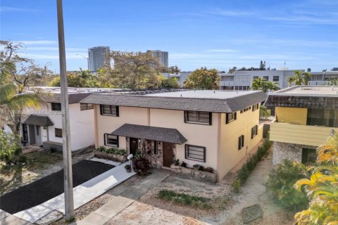 Townhouse in North Miami Beach, Florida 2 bedrooms, 148.64 sq.m. № 2040640 - photo 24