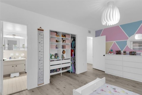 Townhouse in North Miami Beach, Florida 2 bedrooms, 148.64 sq.m. № 2040640 - photo 21