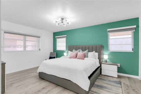 Townhouse in North Miami Beach, Florida 2 bedrooms, 148.64 sq.m. № 2040640 - photo 16