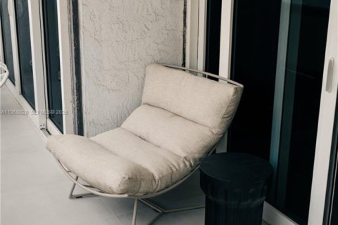 Condo in Miami, Florida, 2 bedrooms  № 2031744 - photo 18