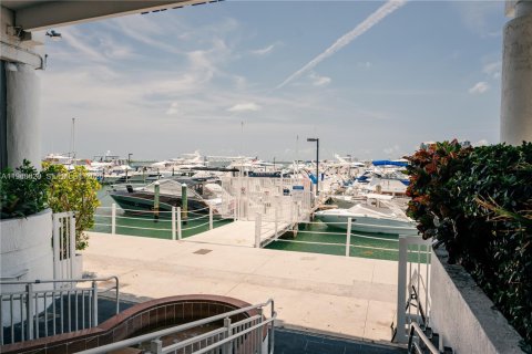 Condo in Miami, Florida, 2 bedrooms  № 2031744 - photo 22