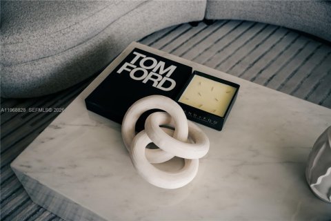 Condo in Miami, Florida, 2 bedrooms  № 2031744 - photo 2