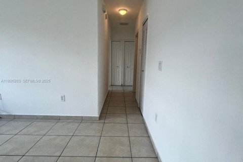 Condominio en venta en Hialeah, Florida, 2 dormitorios, 89.46 m2 № 1984700 - foto 3