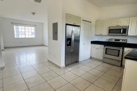 Condominio en venta en Hialeah, Florida, 2 dormitorios, 89.46 m2 № 1984700 - foto 1