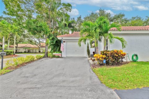 House in Weston, Florida 3 bedrooms, 122.07 sq.m. № 2038318 - photo 2