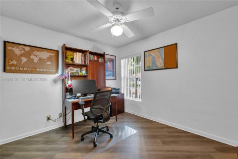 House in Weston, Florida 3 bedrooms, 122.07 sq.m. № 2038318 - photo 25