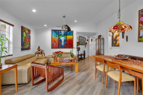 House in Weston, Florida 3 bedrooms, 122.07 sq.m. № 2038318 - photo 10