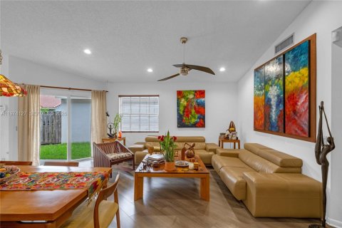 House in Weston, Florida 3 bedrooms, 122.07 sq.m. № 2038318 - photo 13