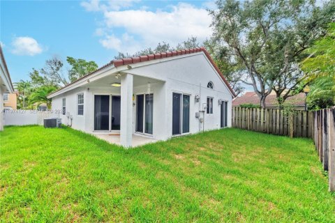 House in Weston, Florida 3 bedrooms, 122.07 sq.m. № 2038318 - photo 30