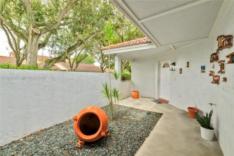 House in Weston, Florida 3 bedrooms, 122.07 sq.m. № 2038318 - photo 8