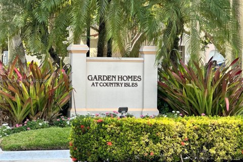 House in Weston, Florida 3 bedrooms, 122.07 sq.m. № 2038318