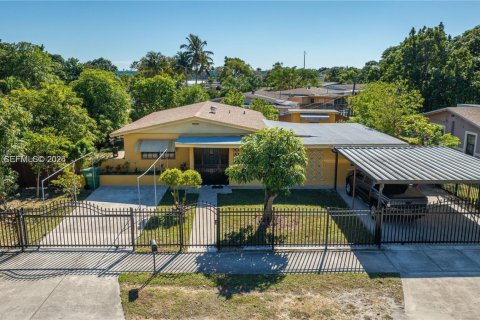 Casa en venta en Miami, Florida, 3 dormitorios, 96.62 m2 № 2088780 - foto 1