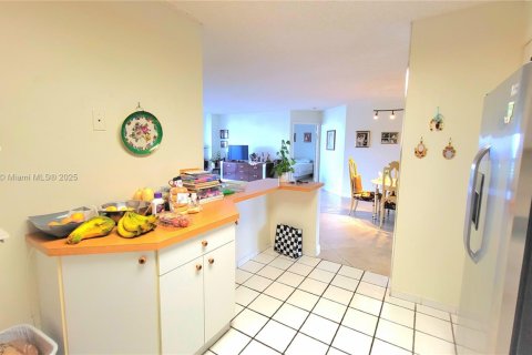 Condo in Aventura, Florida, 2 bedrooms  № 1960328 - photo 12