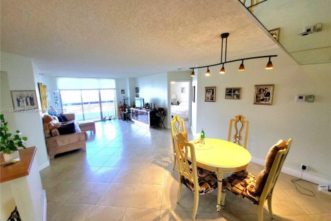 Condo in Aventura, Florida, 2 bedrooms  № 1960328 - photo 10