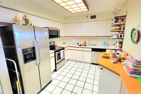 Condo in Aventura, Florida, 2 bedrooms  № 1960328 - photo 11