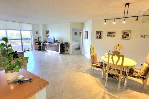 Condo in Aventura, Florida, 2 bedrooms  № 1960328 - photo 18
