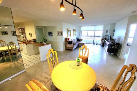 Condo in Aventura, Florida, 2 bedrooms  № 1960328 - photo 9