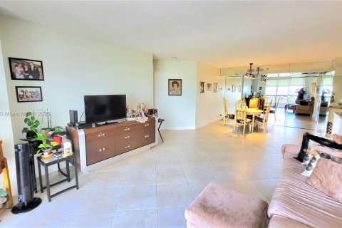 Condo in Aventura, Florida, 2 bedrooms  № 1960328 - photo 16