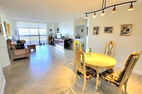 Condo in Aventura, Florida, 2 bedrooms  № 1960328 - photo 17