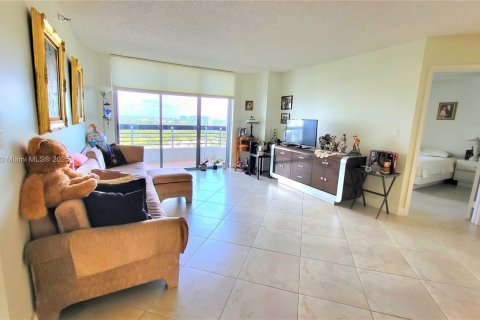 Condo in Aventura, Florida, 2 bedrooms  № 1960328 - photo 15