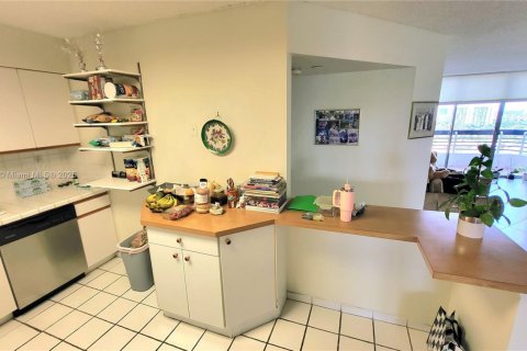 Condo in Aventura, Florida, 2 bedrooms  № 1960328 - photo 13