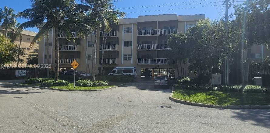 Condo à North Miami, Floride, 1 chambre  № 2001297