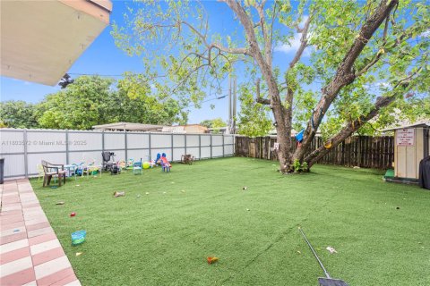House in Hialeah, Florida 3 bedrooms, 137.87 sq.m. № 1862367 - photo 18