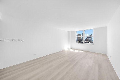 Condo in Sunny Isles Beach, Florida, 2 bedrooms № 2244178 - photo 18