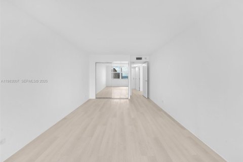 Condo in Sunny Isles Beach, Florida, 2 bedrooms № 2244178 - photo 21