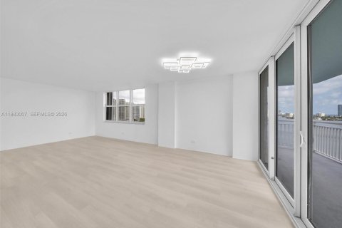 Condo in Sunny Isles Beach, Florida, 2 bedrooms № 2244178 - photo 23