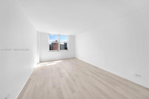Condo in Sunny Isles Beach, Florida, 2 bedrooms № 2244178 - photo 22