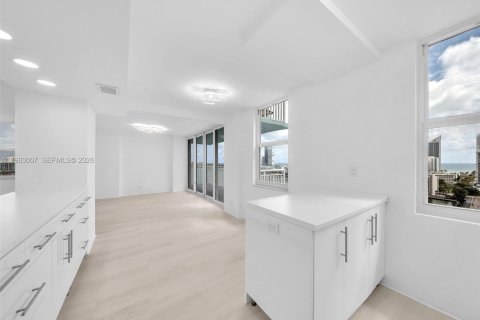 Condo in Sunny Isles Beach, Florida, 2 bedrooms № 2244178 - photo 7