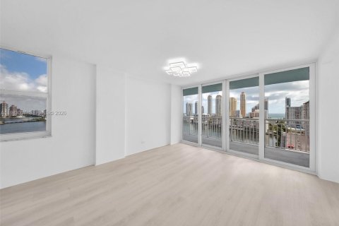 Condo in Sunny Isles Beach, Florida, 2 bedrooms № 2244178 - photo 24