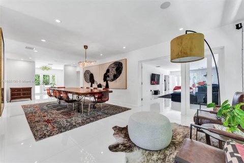 Casa en venta en Miami Beach, Florida, 5 dormitorios, 369.75 m2 № 1874780 - foto 16