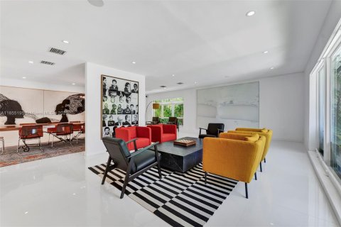 Casa en venta en Miami Beach, Florida, 5 dormitorios, 369.75 m2 № 1874780 - foto 11