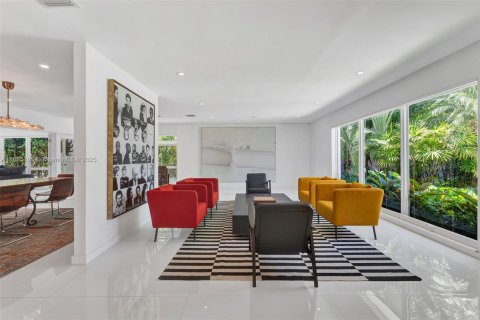 Casa en venta en Miami Beach, Florida, 5 dormitorios, 369.75 m2 № 1874780 - foto 10