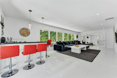 Casa en venta en Miami Beach, Florida, 5 dormitorios, 369.75 m2 № 1874780 - foto 19
