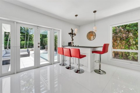 Casa en venta en Miami Beach, Florida, 5 dormitorios, 369.75 m2 № 1874780 - foto 22