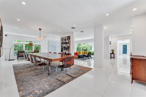 Casa en venta en Miami Beach, Florida, 5 dormitorios, 369.75 m2 № 1874780 - foto 15