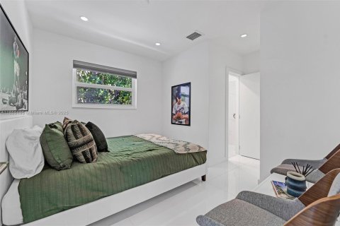 Casa en venta en Miami Beach, Florida, 5 dormitorios, 369.75 m2 № 1874780 - foto 6