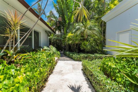 Casa en venta en Miami Beach, Florida, 5 dormitorios, 369.75 m2 № 1874780 - foto 30