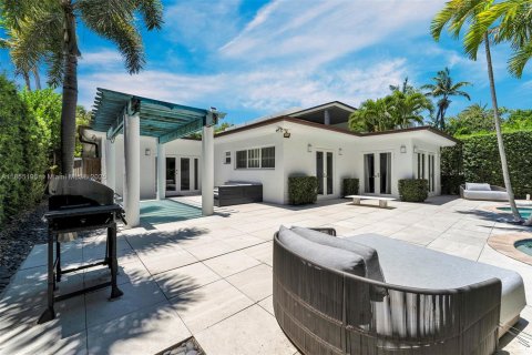 Casa en venta en Miami Beach, Florida, 5 dormitorios, 369.75 m2 № 1874780 - foto 27