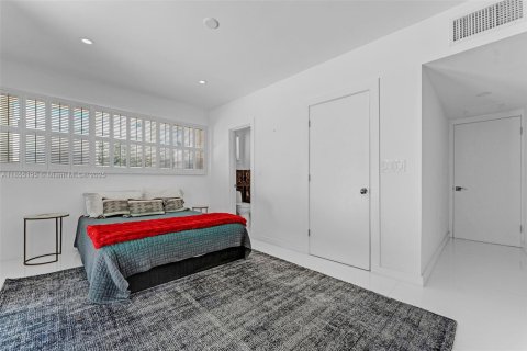 Casa en venta en Miami Beach, Florida, 5 dormitorios, 369.75 m2 № 1874780 - foto 20