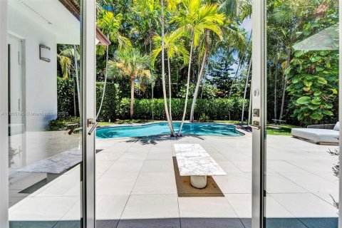 Casa en venta en Miami Beach, Florida, 5 dormitorios, 369.75 m2 № 1874780 - foto 24