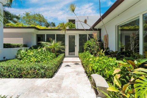 Casa en venta en Miami Beach, Florida, 5 dormitorios, 369.75 m2 № 1874780 - foto 2