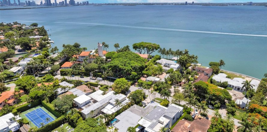 Casa en Miami Beach, Florida 5 dormitorios, 369.75 m2 № 1874780